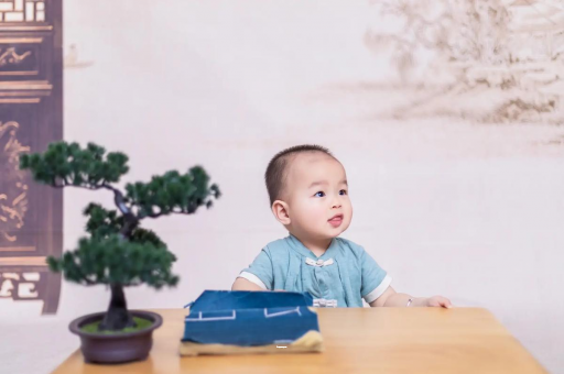 安康三个月宝宝抬头不稳